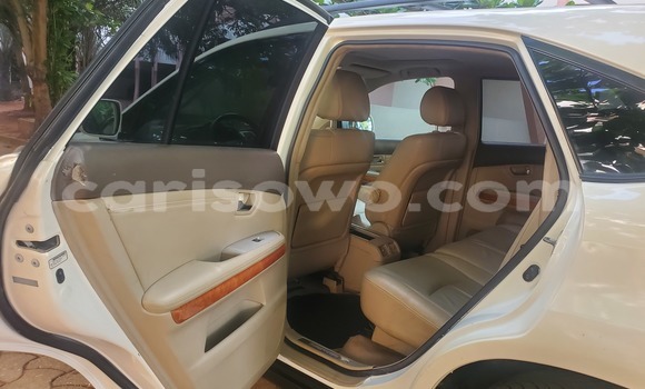 Sayi Na hannu Lexus RX 330 White Mota in Abomey Calavi a Benin Sayi Na hannu Lexus RX 330 White Mota in Abomey Calavi a Benin