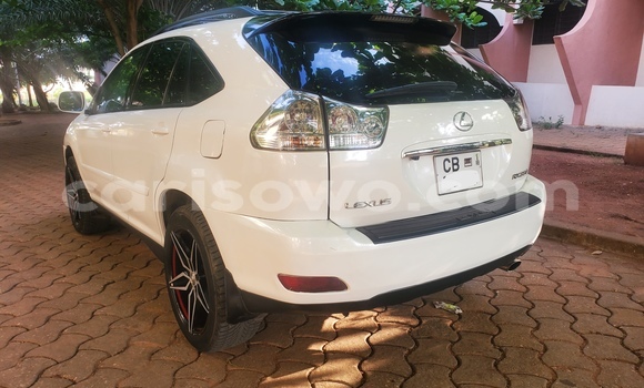 Sayi Na hannu Lexus RX 330 White Mota in Abomey Calavi a Benin Sayi Na hannu Lexus RX 330 White Mota in Abomey Calavi a Benin