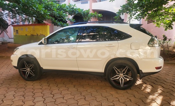 Sayi Na hannu Lexus RX 330 White Mota in Abomey Calavi a Benin Sayi Na hannu Lexus RX 330 White Mota in Abomey Calavi a Benin