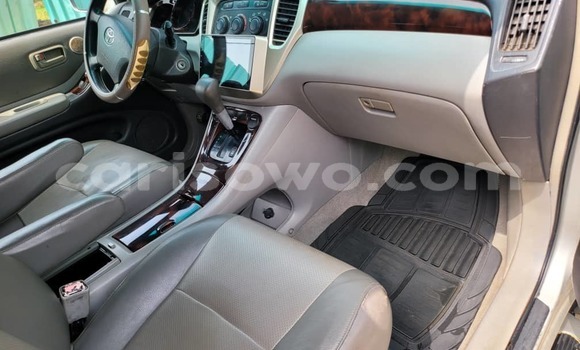 Sayi Na hannu Toyota Highlander Azurfa Mota in Cotonou a Benin Sayi Na hannu Toyota Highlander Azurfa Mota in Cotonou a Benin