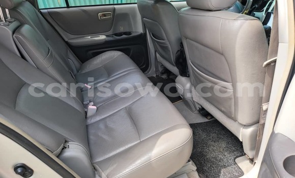 Sayi Na hannu Toyota Highlander Azurfa Mota in Cotonou a Benin Sayi Na hannu Toyota Highlander Azurfa Mota in Cotonou a Benin