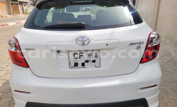 Sayi Na hannu Toyota Matrix White Mota in Cotonou a Benin Sayi Na hannu Toyota Matrix White Mota in Cotonou a Benin