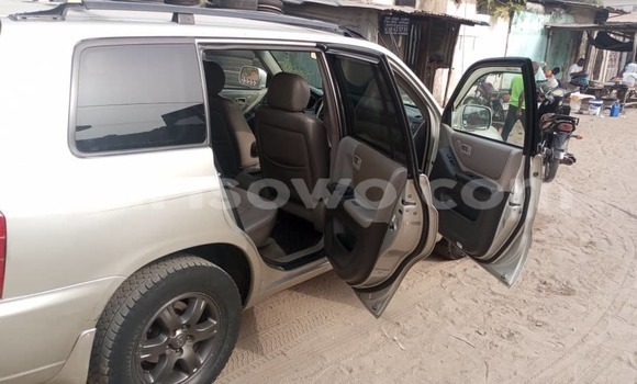 Acheter Occasion Voiture Toyota Highlander Gris à Cotonou, Benin Acheter Occasion Voiture Toyota Highlander Gris à Cotonou, Benin