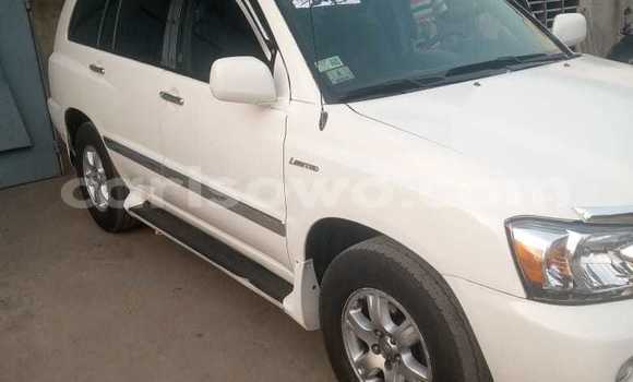 Ra Àlòkù Toyota Highlander funfun Ọkọ̀ in Cotonou ni Benin Ra Àlòkù Toyota Highlander funfun Ọkọ̀ in Cotonou ni Benin