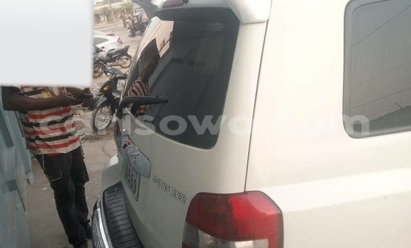 Ra Àlòkù Toyota Highlander funfun Ọkọ̀ in Cotonou ni Benin Ra Àlòkù Toyota Highlander funfun Ọkọ̀ in Cotonou ni Benin