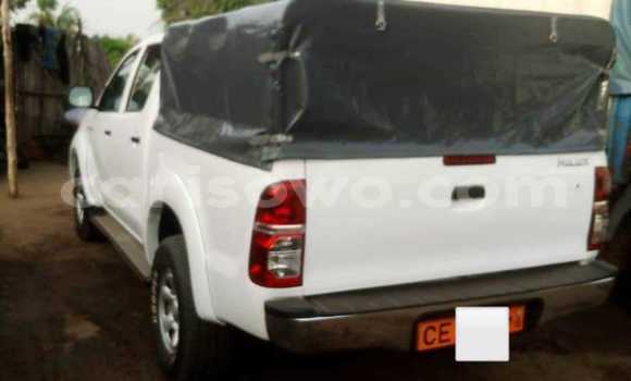 Ra Àlòkù Toyota Hilux funfun Ọkọ̀ in Cotonou ni Benin Ra Àlòkù Toyota Hilux funfun Ọkọ̀ in Cotonou ni Benin