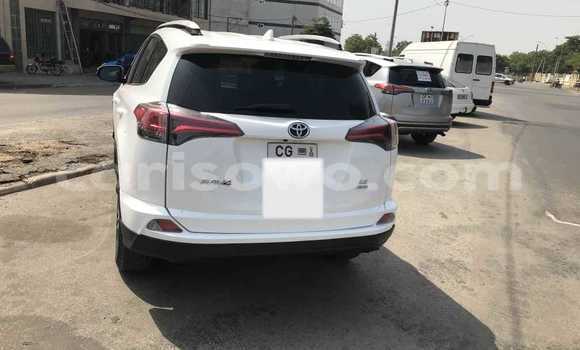 Ra Àlòkù Toyota RAV4 funfun Ọkọ̀ in Cotonou ni Benin Ra Àlòkù Toyota RAV4 funfun Ọkọ̀ in Cotonou ni Benin