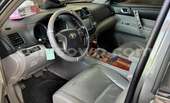 Ra Àlòkù Toyota Highlander Silver Ọkọ̀ in Cotonou ni Benin Ra Àlòkù Toyota Highlander Silver Ọkọ̀ in Cotonou ni Benin