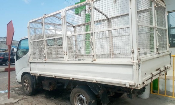 Acheter Occasion Utilitaire Toyota Dyna Blanc à Cotonou, Benin Acheter Occasion Utilitaire Toyota Dyna Blanc à Cotonou, Benin