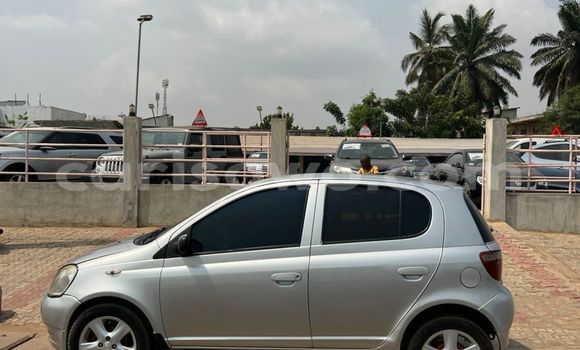 Sayi Na hannu Toyota Yaris Azurfa Mota in Cotonou a Benin