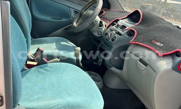 Sayi Na hannu Toyota Yaris Azurfa Mota in Cotonou a Benin Sayi Na hannu Toyota Yaris Azurfa Mota in Cotonou a Benin