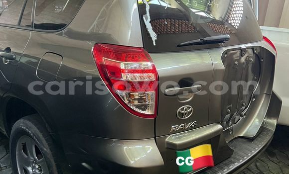 Sayi Na hannu Toyota RAV4 Azurfa Mota in Cotonou a Benin Sayi Na hannu Toyota RAV4 Azurfa Mota in Cotonou a Benin