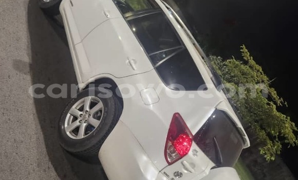 Ra Àlòkù Toyota RAV4 funfun Ọkọ̀ in Cotonou ni Benin