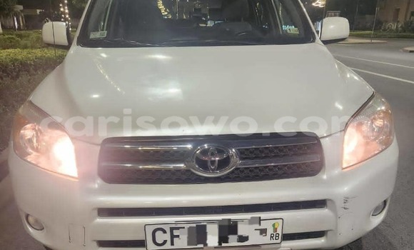 Sayi Na hannu Toyota RAV4 White Mota in Cotonou a Benin Sayi Na hannu Toyota RAV4 White Mota in Cotonou a Benin