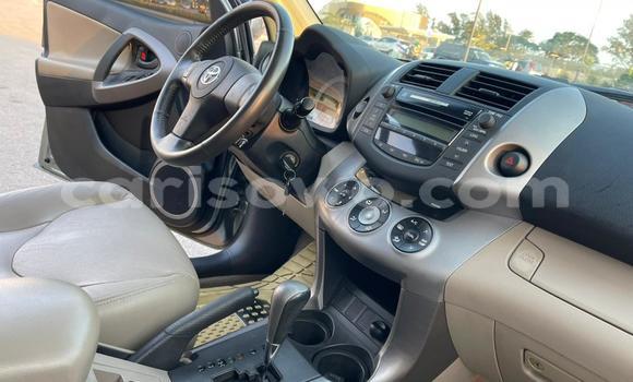 Sayi Na hannu Toyota RAV4 Brown Mota in Cotonou a Benin Sayi Na hannu Toyota RAV4 Brown Mota in Cotonou a Benin