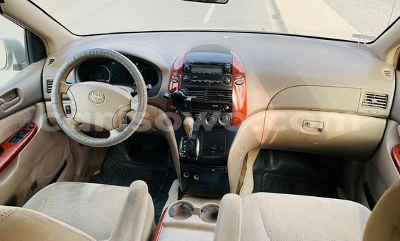 Sayi Na hannu Toyota Sienna Azurfa Mota in Cotonou a Benin Sayi Na hannu Toyota Sienna Azurfa Mota in Cotonou a Benin