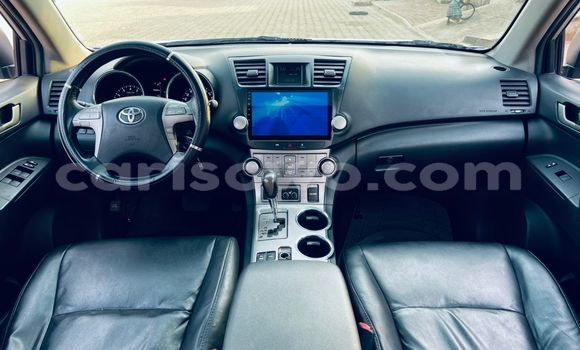 Buy Used Toyota Highlander Silver Car in Cotonou in Benign Buy Used Toyota Highlander Silver Car in Cotonou in Benign