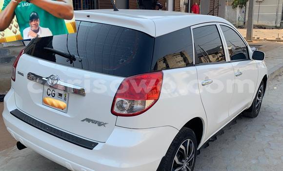 Sayi Na hannu Toyota Matrix White Mota in Abomey Calavi a Benin Sayi Na hannu Toyota Matrix White Mota in Abomey Calavi a Benin