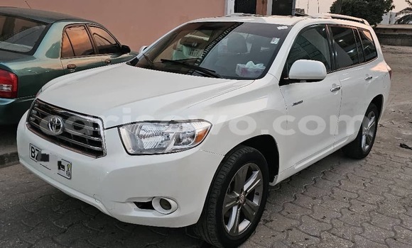 Sayi Na hannu Toyota Highlander Azurfa Mota in Cotonou a Benin Sayi Na hannu Toyota Highlander Azurfa Mota in Cotonou a Benin