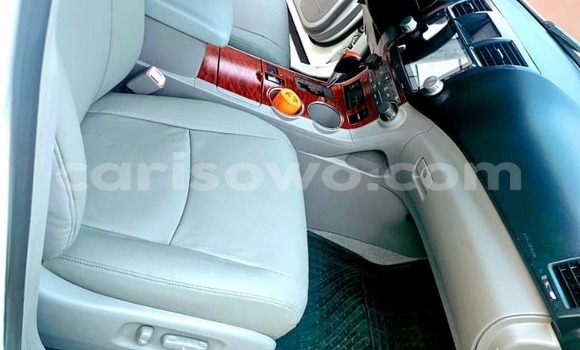 Sayi Na hannu Toyota Highlander Azurfa Mota in Cotonou a Benin Sayi Na hannu Toyota Highlander Azurfa Mota in Cotonou a Benin