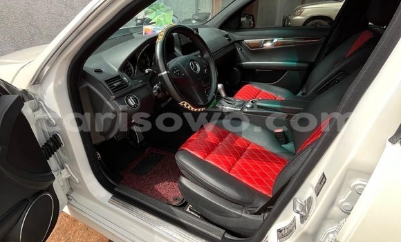 Sayi Na hannu Mercedes-Benz C–Class White Mota in Cotonou a Benin