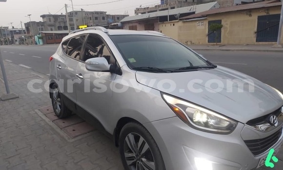 Sayi Na hannu Hyundai Tucson Azurfa Mota in Cotonou a Benin Sayi Na hannu Hyundai Tucson Azurfa Mota in Cotonou a Benin