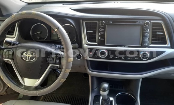 Buy Used Toyota Highlander Green Car in Cotonou in Benign Buy Used Toyota Highlander Green Car in Cotonou in Benign