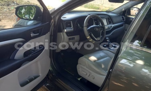 Buy Used Toyota Highlander Green Car in Cotonou in Benign Buy Used Toyota Highlander Green Car in Cotonou in Benign