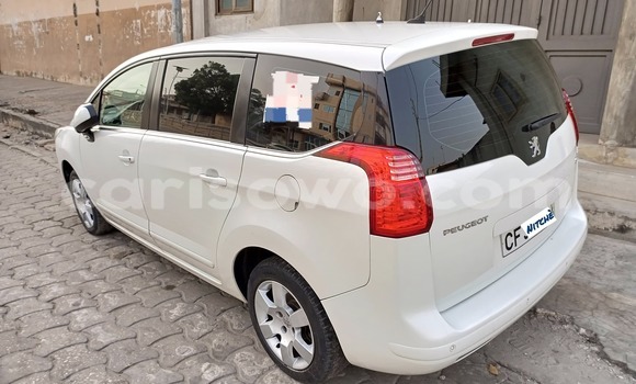 Acheter Occasion Voiture Peugeot 5008 Blanc à Cotonou, Benin