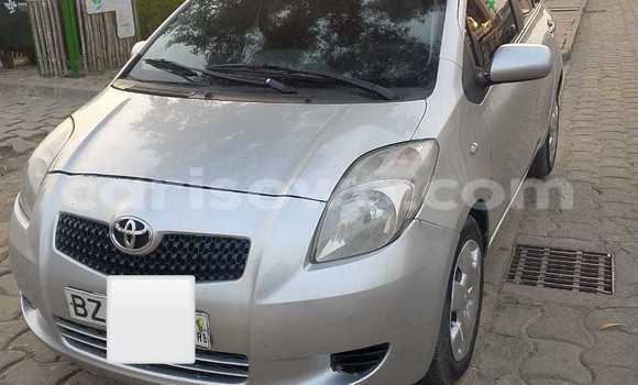 Sayi Na hannu Toyota Yaris Azurfa Mota in Cotonou a Benin Sayi Na hannu Toyota Yaris Azurfa Mota in Cotonou a Benin