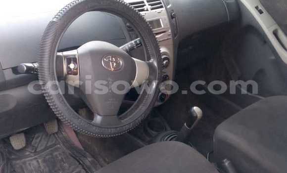 Sayi Na hannu Toyota Yaris Azurfa Mota in Cotonou a Benin Sayi Na hannu Toyota Yaris Azurfa Mota in Cotonou a Benin