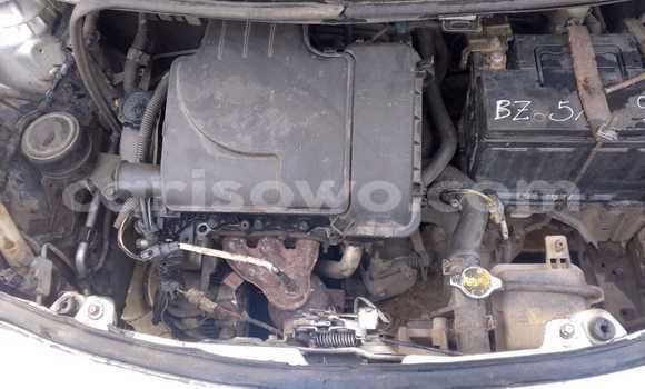 Sayi Na hannu Toyota Yaris Azurfa Mota in Cotonou a Benin Sayi Na hannu Toyota Yaris Azurfa Mota in Cotonou a Benin