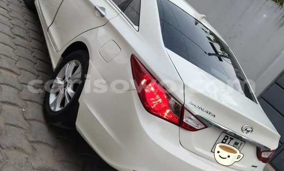Ra Àlòkù Hyundai Sonata funfun Ọkọ̀ in Cotonou ni Benin Ra Àlòkù Hyundai Sonata funfun Ọkọ̀ in Cotonou ni Benin