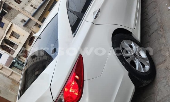 Ra Àlòkù Hyundai Sonata funfun Ọkọ̀ in Cotonou ni Benin Ra Àlòkù Hyundai Sonata funfun Ọkọ̀ in Cotonou ni Benin