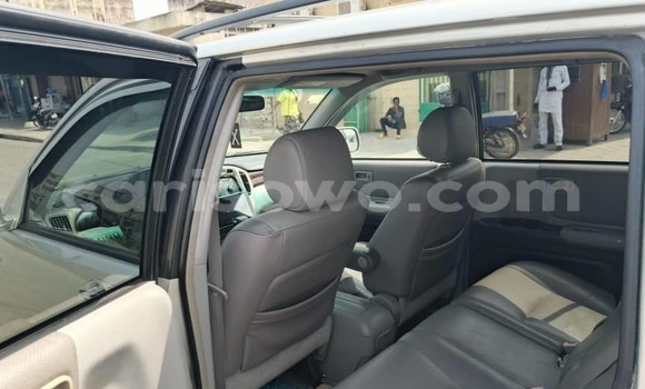 Acheter Occasion Voiture Toyota Highlander Gris à Cotonou, Benin Acheter Occasion Voiture Toyota Highlander Gris à Cotonou, Benin