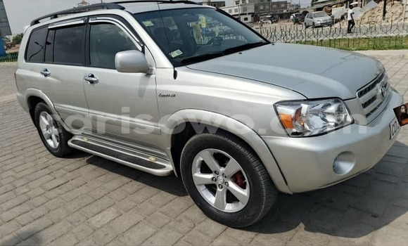 Acheter Occasion Voiture Toyota Highlander Gris à Cotonou, Benin Acheter Occasion Voiture Toyota Highlander Gris à Cotonou, Benin