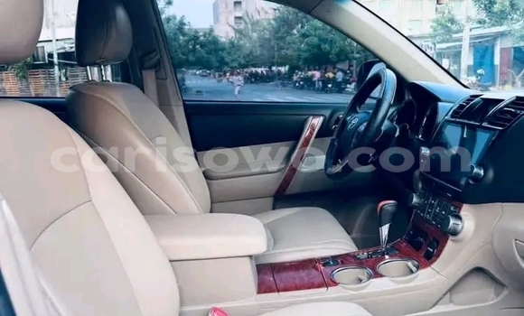 Acheter Occasion Voiture Toyota Highlander Blanc à Cotonou, Benin