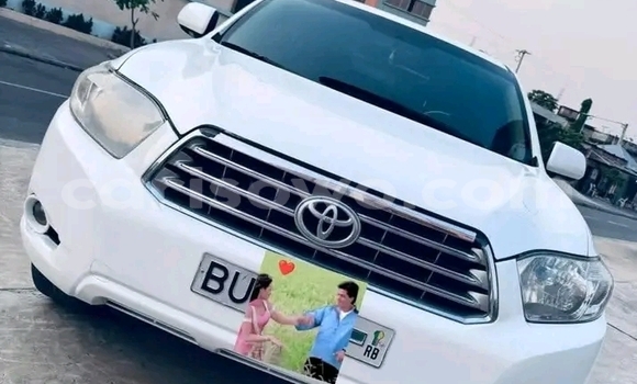 Buy Used Toyota Highlander White Car in Cotonou in Benign Buy Used Toyota Highlander White Car in Cotonou in Benign