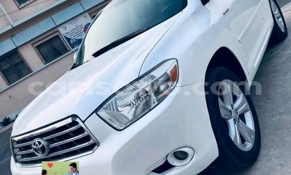 Buy Used Toyota Highlander White Car in Cotonou in Benign Buy Used Toyota Highlander White Car in Cotonou in Benign