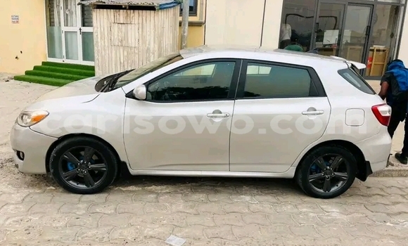 Buy Used Toyota Matrix White Car in Cotonou in Benign Buy Used Toyota Matrix White Car in Cotonou in Benign