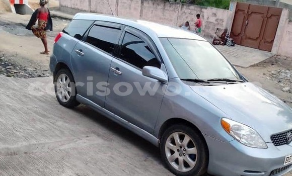 Ra Àlòkù Toyota Matrix Blue Ọkọ̀ in Cotonou ni Benin