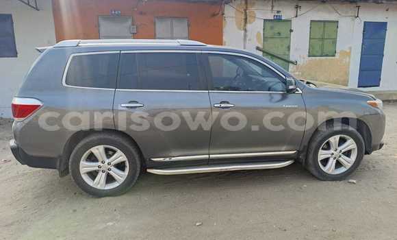 Sayi Na hannu Toyota Highlander Azurfa Mota in Cotonou a Benin Sayi Na hannu Toyota Highlander Azurfa Mota in Cotonou a Benin