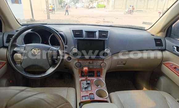 Sayi Na hannu Toyota Highlander Azurfa Mota in Cotonou a Benin Sayi Na hannu Toyota Highlander Azurfa Mota in Cotonou a Benin