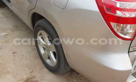 Ra Àlòkù Toyota RAV4 Silver Ọkọ̀ in Cotonou ni Benin Ra Àlòkù Toyota RAV4 Silver Ọkọ̀ in Cotonou ni Benin