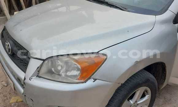 Ra Àlòkù Toyota RAV4 Silver Ọkọ̀ in Cotonou ni Benin Ra Àlòkù Toyota RAV4 Silver Ọkọ̀ in Cotonou ni Benin