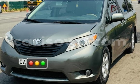 Acheter Occasion Voiture Toyota Sienna Gris à Abomey Calavi, Benin Acheter Occasion Voiture Toyota Sienna Gris à Abomey Calavi, Benin