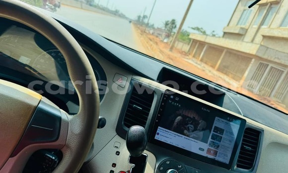 Acheter Occasion Voiture Toyota Sienna Gris à Abomey Calavi, Benin Acheter Occasion Voiture Toyota Sienna Gris à Abomey Calavi, Benin