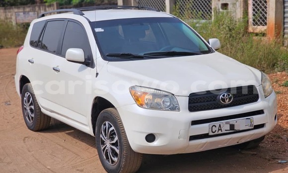 Ra Àlòkù Toyota RAV4 funfun Ọkọ̀ in Abomey Calavi ni Benin