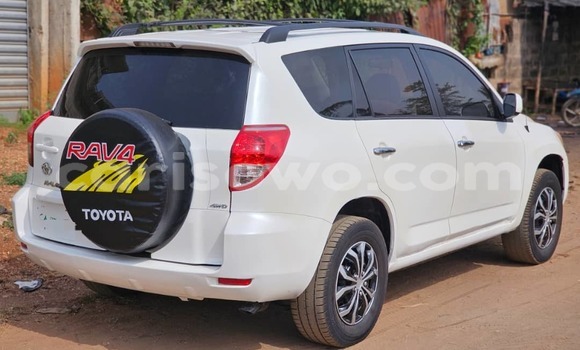 Acheter Occasion Voiture Toyota RAV4 Blanc à Abomey Calavi, Benin Acheter Occasion Voiture Toyota RAV4 Blanc à Abomey Calavi, Benin
