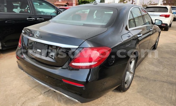 Acheter Occasion Voiture Mercedes-Benz E–Class Noir à Cotonou, Benin Acheter Occasion Voiture Mercedes-Benz E–Class Noir à Cotonou, Benin